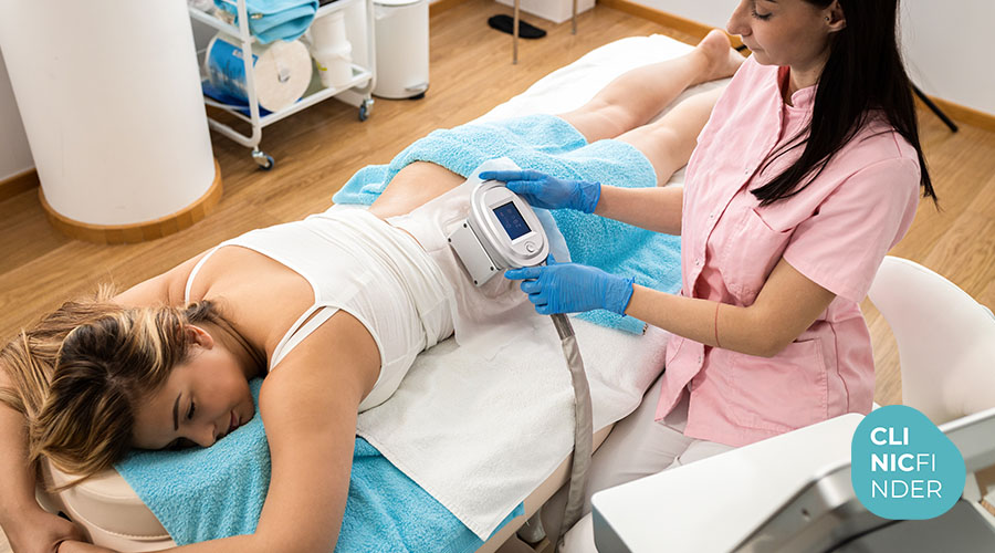 Practitioner positioning cooling applicators on a patient’s abdomen during a fat-freezing treatment